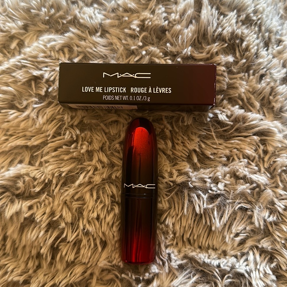 MAC Love me Lipstick